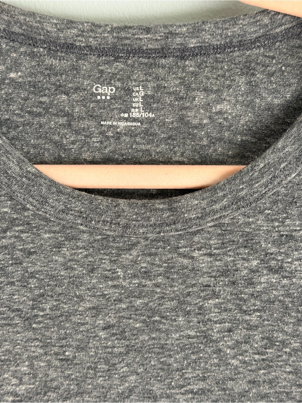 GAP Men’s Gray Heather Crewneck Basic Tee